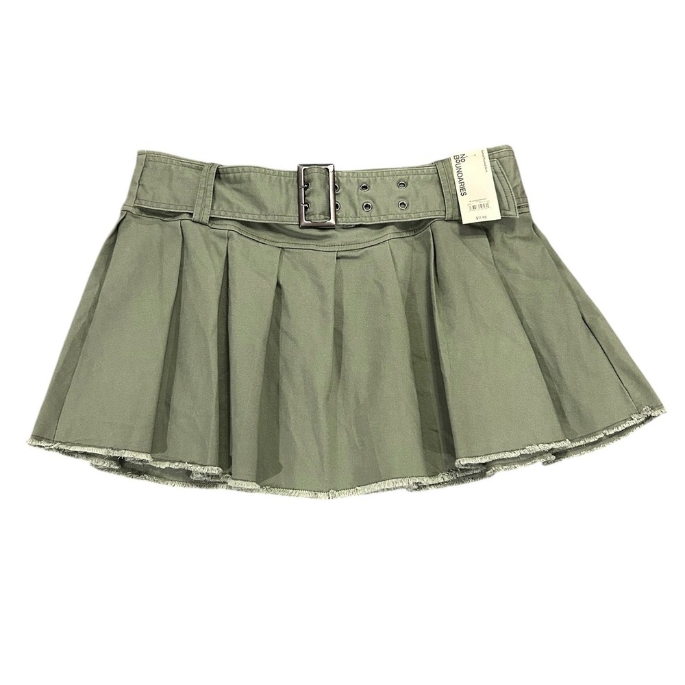 No Boundaries Pleated Mini Skirt Grunge Raw Hem Grommet Belt Indie Sleeze Y2K